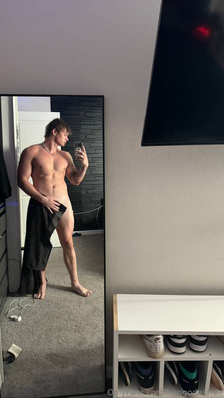 Getting ready for tonight’s live be like 👀