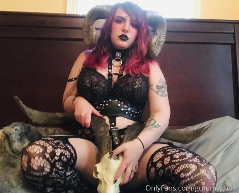 Succubus wants to seduce you 😈 27