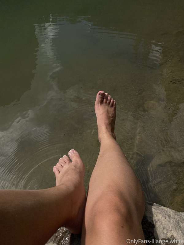 Didn’t leave out my FEET guys on this VACAY 🥰 2