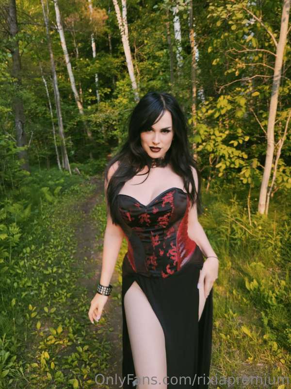Come join me in the woods babe 🦇
It's safe I promise 😉 2