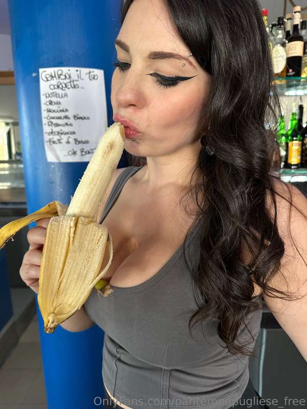 Quella voglia di banana 🤤😏💦 Forse della tua, forse no 😈