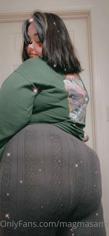 Thought y’all might like to see my fat ass in leggings too 😜 1