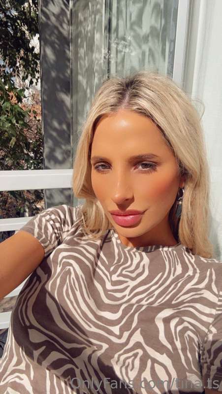 Hello, Lovelies! 💕 How's your Monday going? Mine started wit..