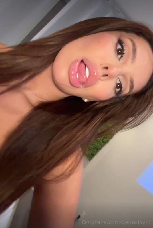 Can I borrow a kiss from you? 😚