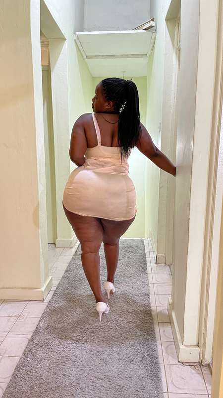 Go check your DMs...you're missing all the fun 🍑😏