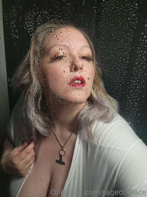 Did some sexy selfies in the studio today... they are STEAMY..