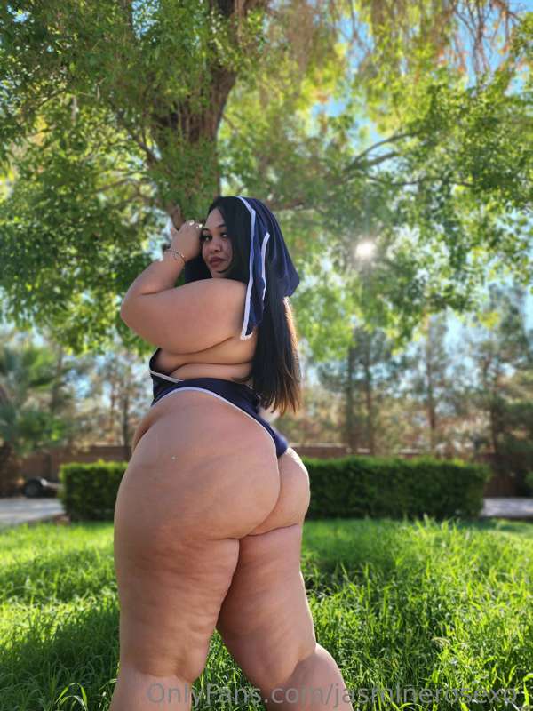 Big Booty Bunny 🐇💙 5