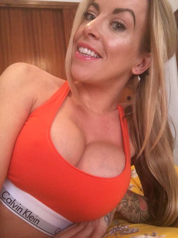 Hide sexy gym girl photo set for you guys today  2