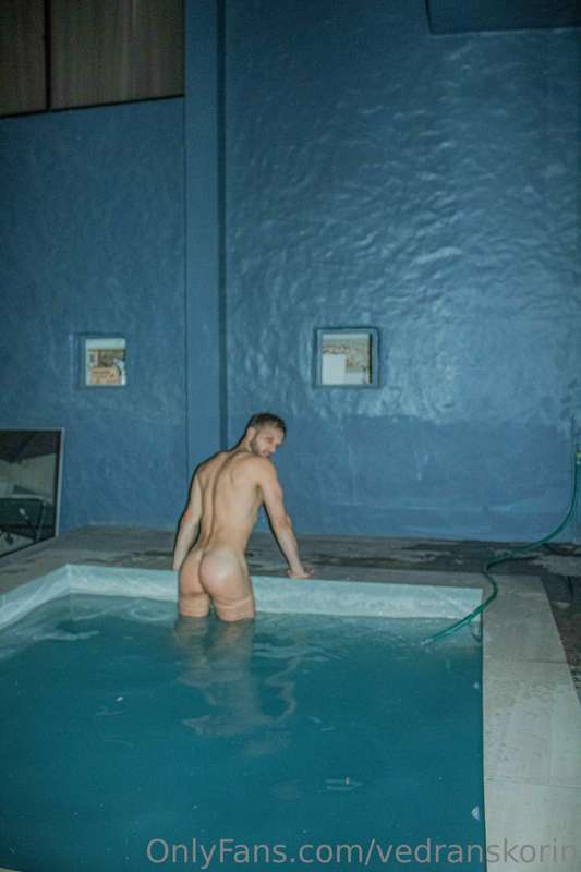 Siempre es bueno meterse a la piscina - It's always good to .. 2