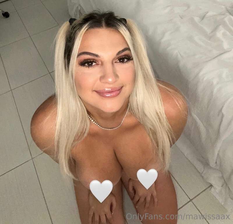 Friday morning BJ anyone? 👅👅 Do I look better on my knees he.. 2