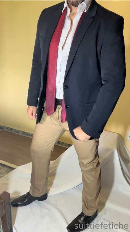 Cada vez me dá mais vontade de vestir roupa social. Gozo fác.. 18