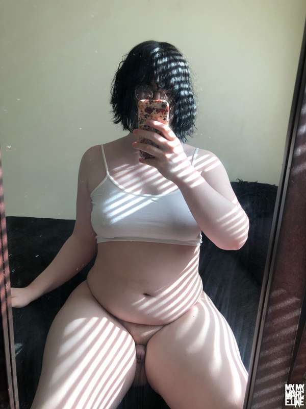 🤍☀️[White Croptop]☀️🤍
Some pics as I was getting ready to sh.. 17