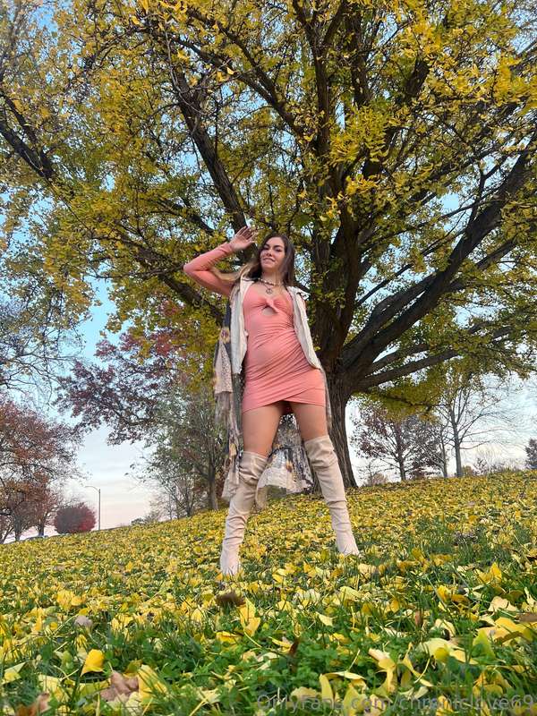 🍂Playing in the autumn leaves 🍁 What color is your favorite!.. 2