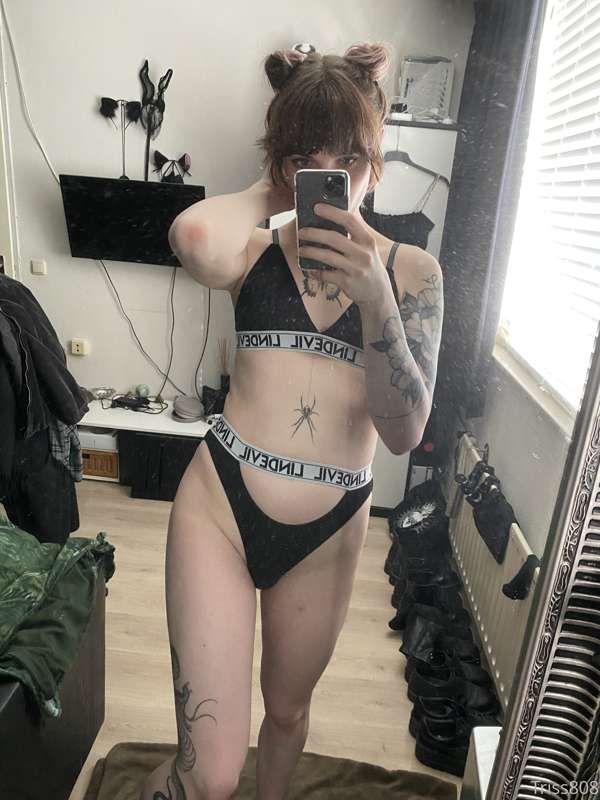 Hi qt’s ❤️

So I got a cute picture set for you all today wi.. 40