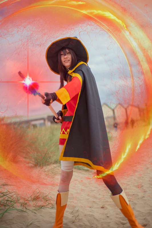 This was a little embarassing 😖 my 1st public cosplay photos.. 4