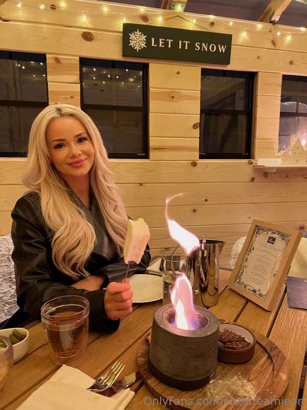 Come with me to dinner! Swipe👉🏻 to see where I end up! Isn’t.. 3