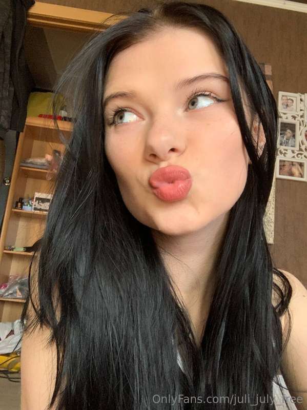 Just a HOT morning kiss 💋👄💋