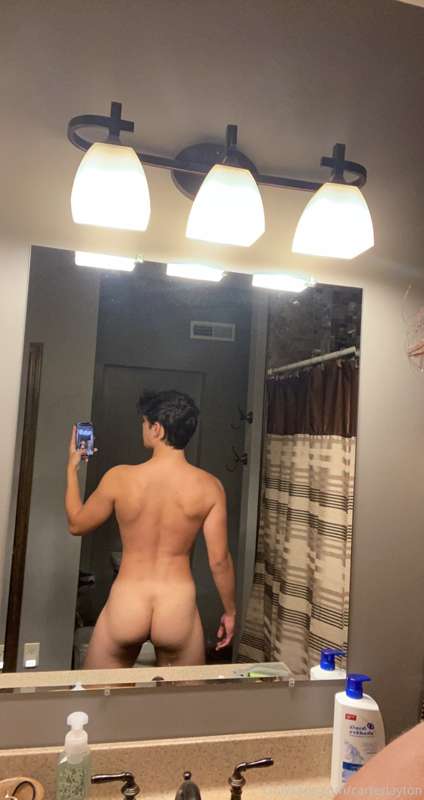 🍑, expect cock pics later tonight too