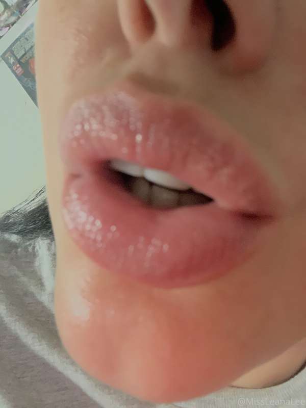 Good morning 🌞 guys..Treat my lips 👄 to some coffee?