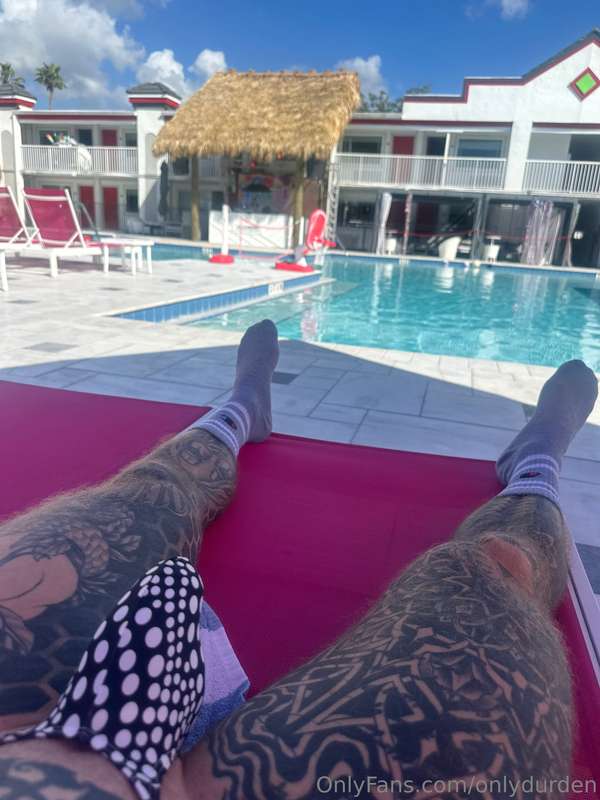 How's my bulge looking? 1