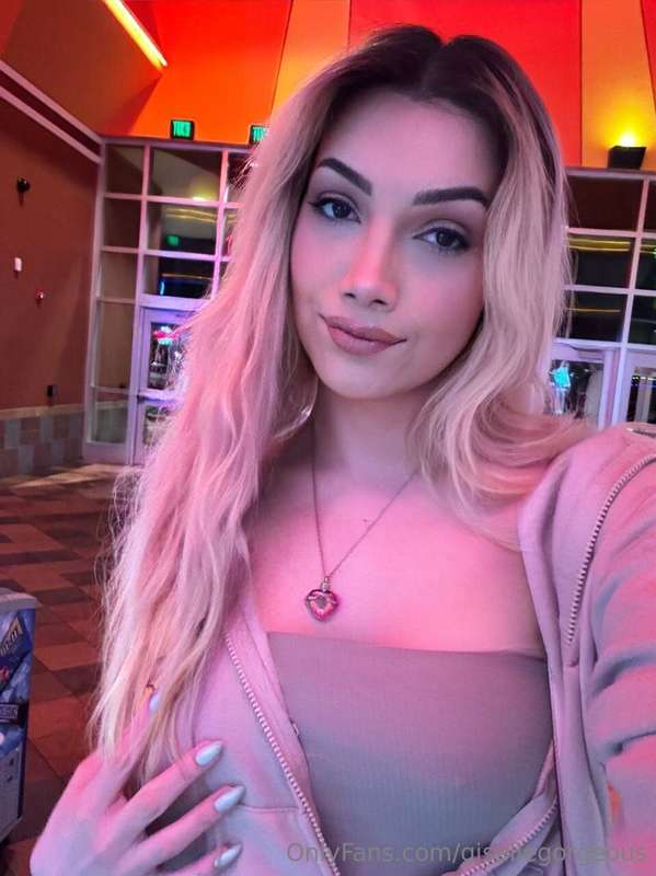 Do you like going to movie dates? 💕