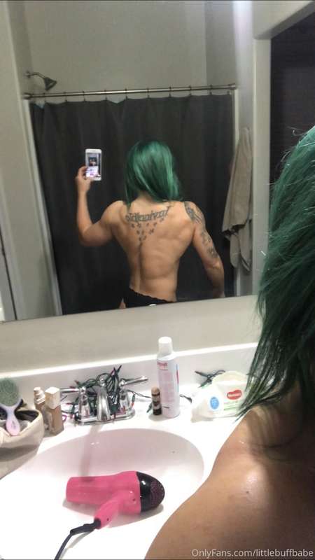 Found more pics with the blue/green hair ☺️ 3