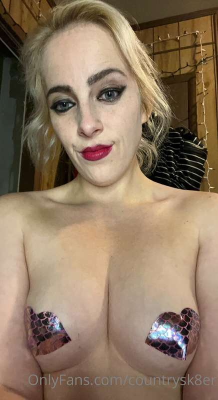 😘😘😘🥰 1