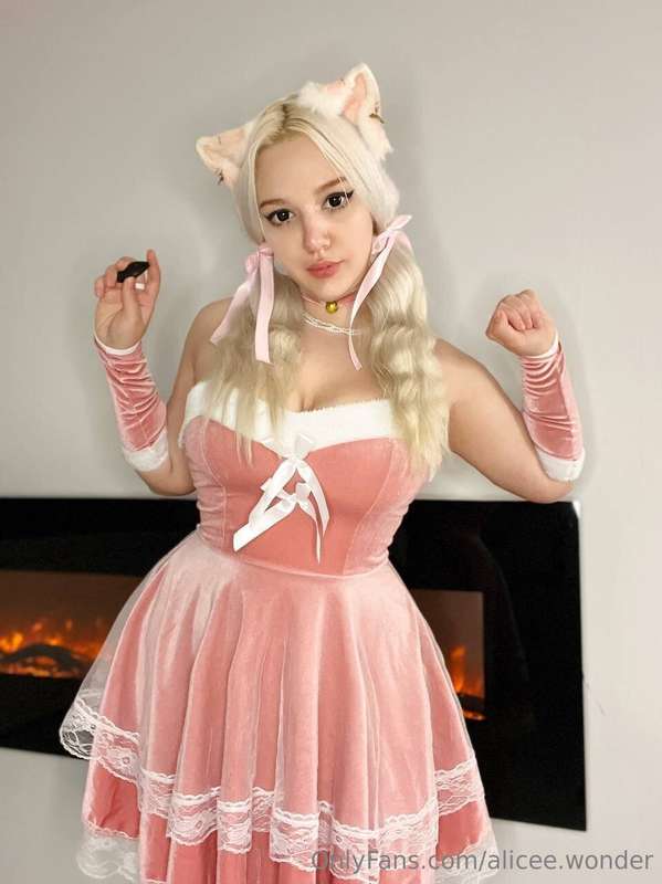 Meow 😘 Your cute kitty wants to play, will you keep me compa..