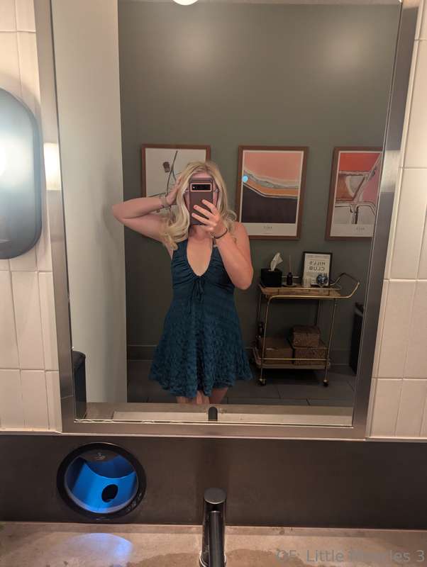 Sometimes you just need a reason to dress up 😏  5