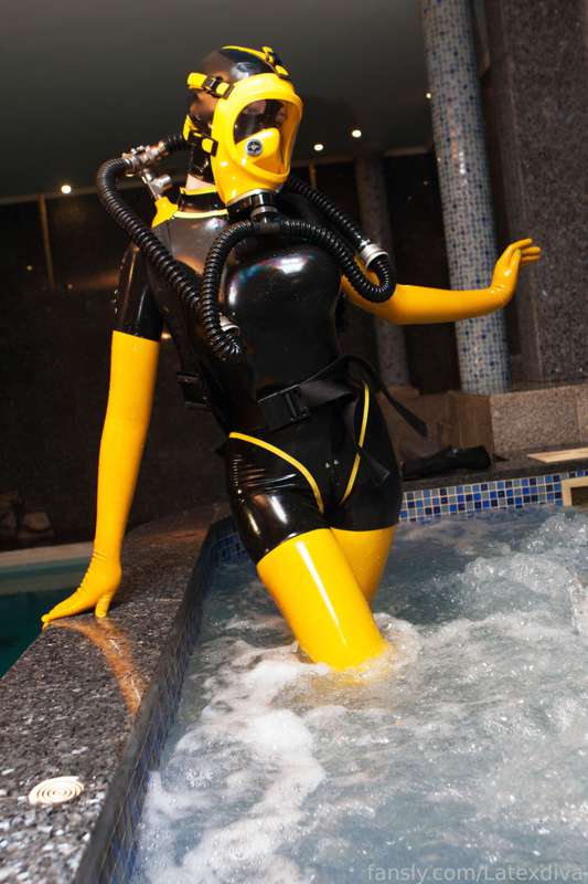 Latexdiva - Fansly - 23 Sep, 2022 11