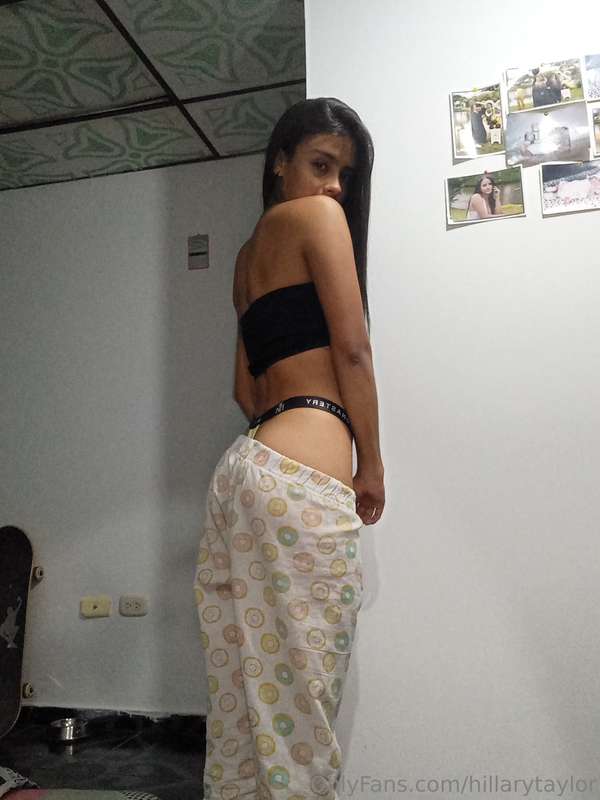 Can you see what color my thong is? 😏👀