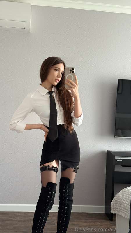 Well, somebody is super sexy in your office 🍓☺️