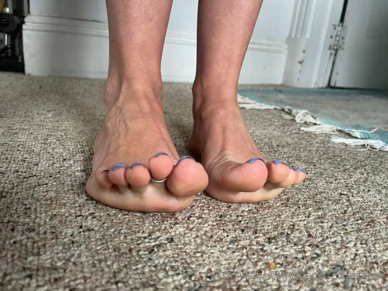 Long toes :) 2
