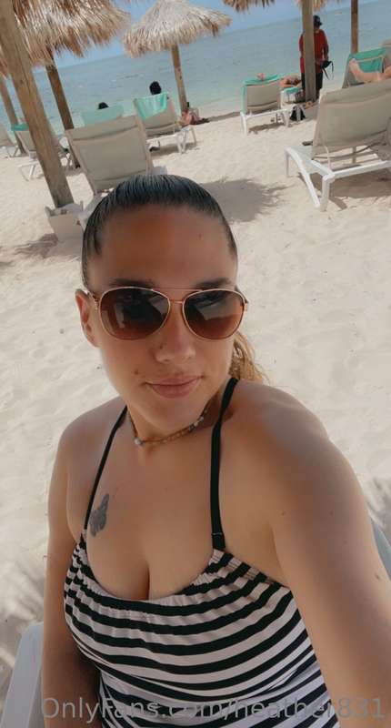 Sitting on the beach in Jamaica 🌴 2