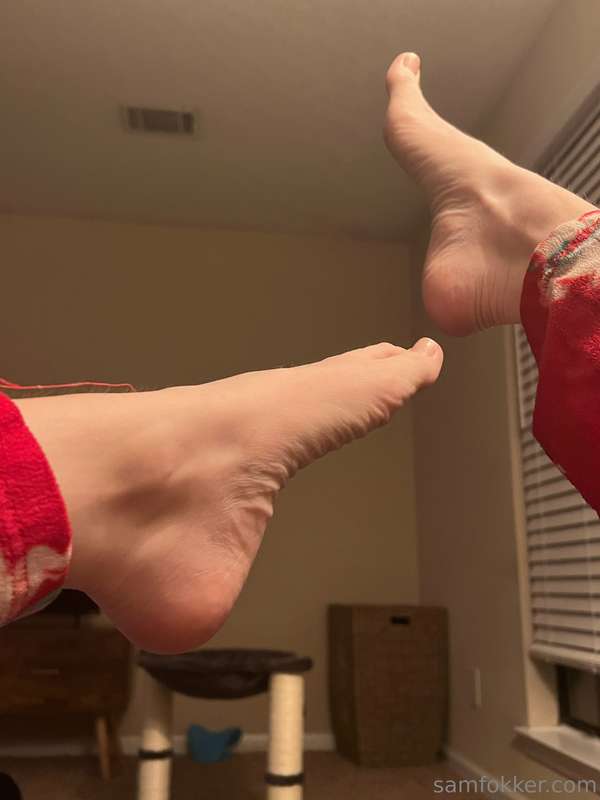 My *toes feel so naked* with no polish, but these cute Chris.. 5