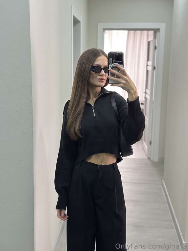 The most stylish girl on this platform 😎