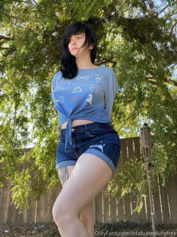 Hi:3 it’s so nice outside right now 1