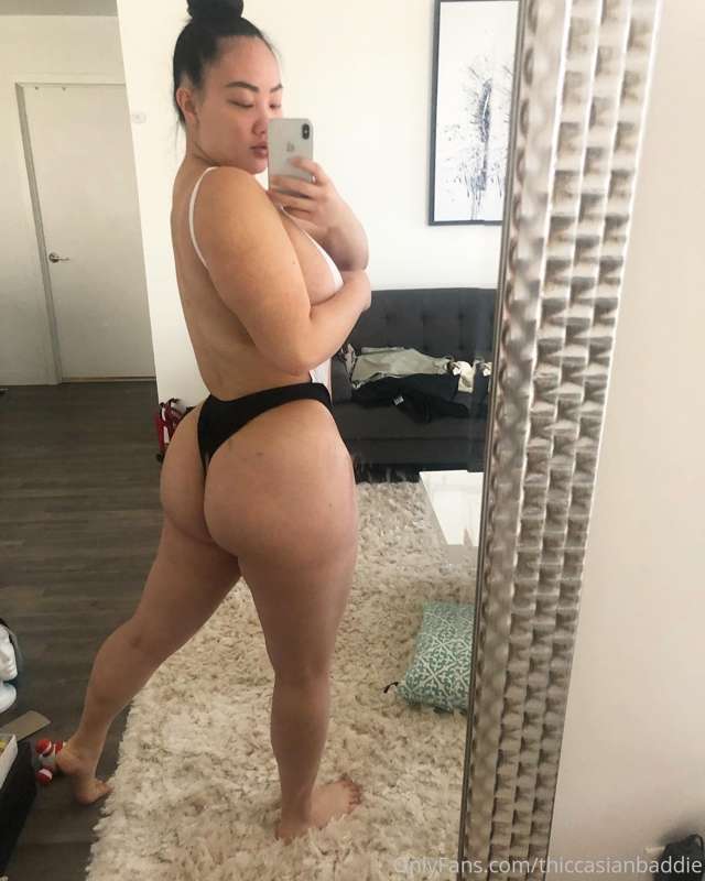 How am I lookin? 😍 I need to get away to a tropical island 😩 4