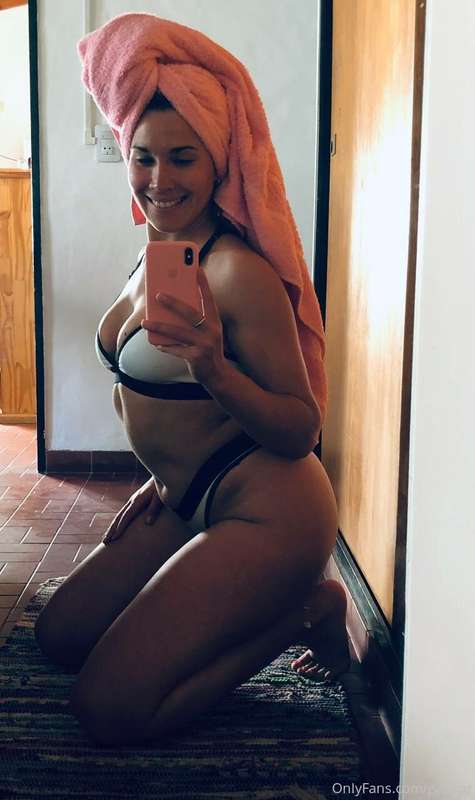 ## 💜PRETTY GIRL💜  ## 💋SEXY LIPS , BIG ASS 🍑, RICH TITS & WET..