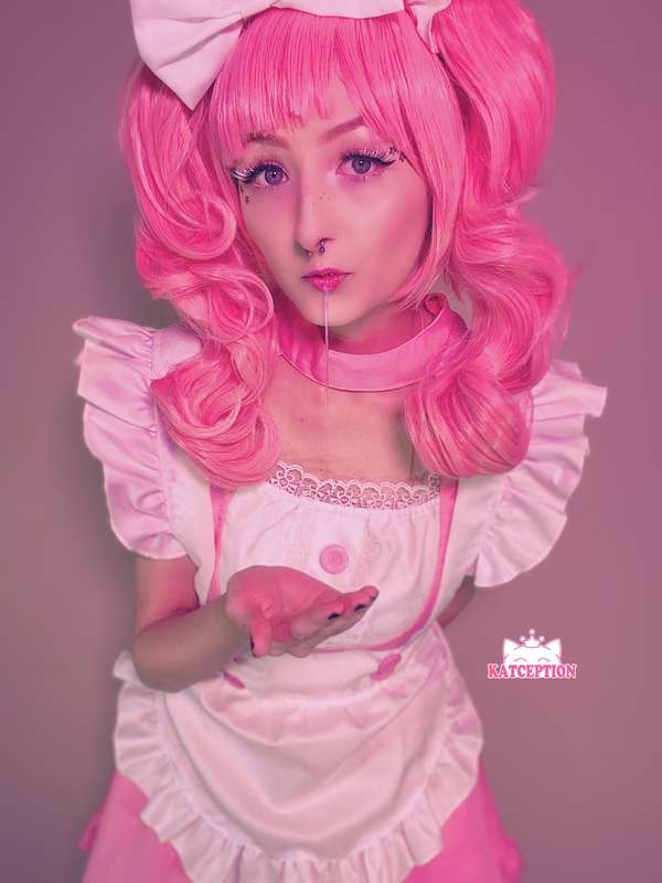 Maid 💓 I wanted to wear the bow on my head instead of my dre.. 1