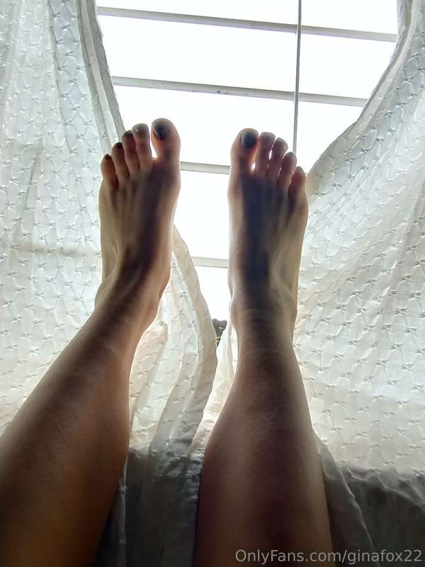 I can imagine your cock in the middle of my feet while I mas..