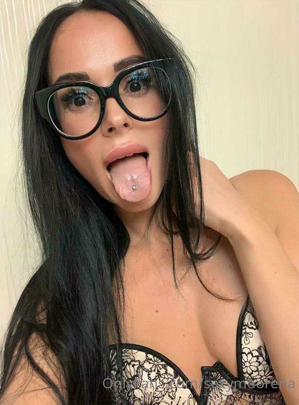 Petite @asheracat is waiting for her darling to have fun tog..