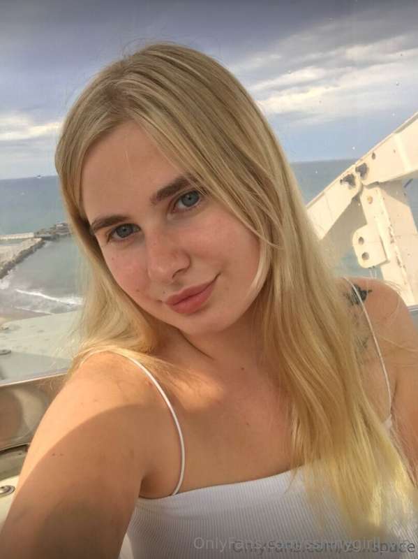 🟢CLICK HERE - @elli.space 🟢This cutie is online and horny!!!..