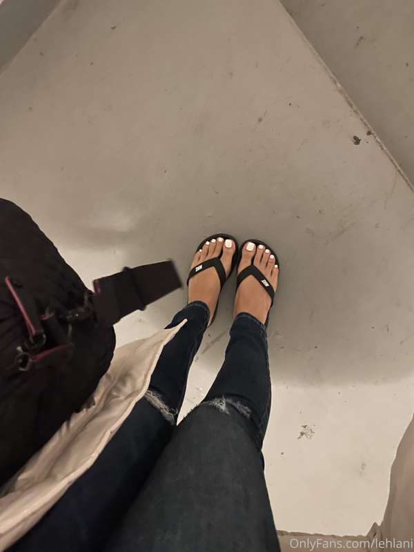 Ubie with the cute toes 😜 swipe some mani pedi pics. 8