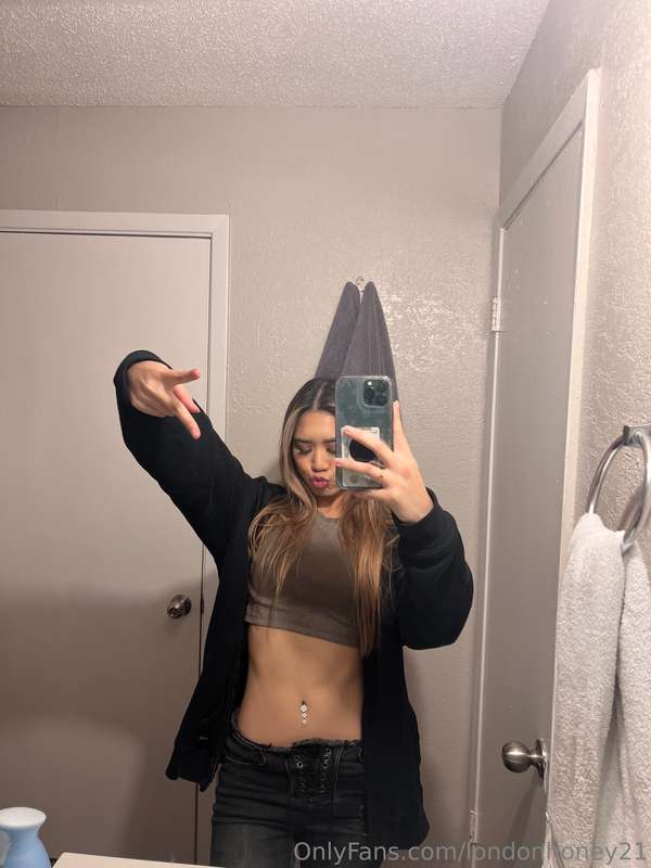 Mirror vibes: just me, myself, and I. 📸💖