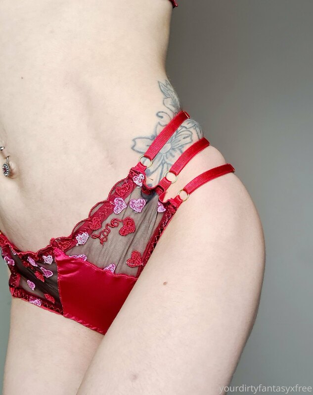 ?red thong
❤hearts
?hip