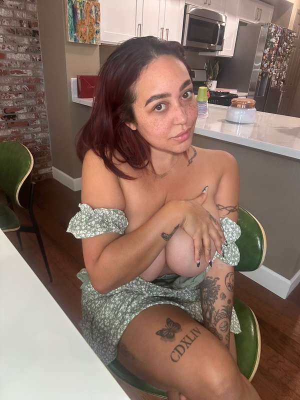 don’t my hands look pretty:)check dms or tip $5 for handjob ..