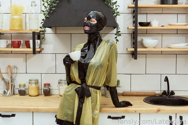 Latexdiva - Fansly - 19 Aug, 2022 12