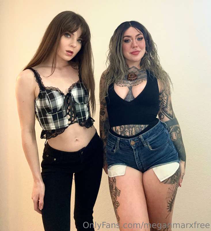 𝐆𝐞𝐭 𝐫𝐞𝐚𝐝𝐲 😈🧛‍♀️ We are so fucked up the way we take huge coc..