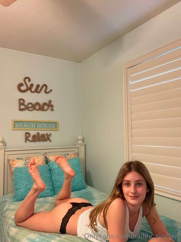 it sucks that you're not here with me on the bed! 🥵
